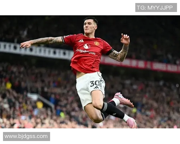 足总杯激战阿森纳逆转曼联争议判罚引发全场热议