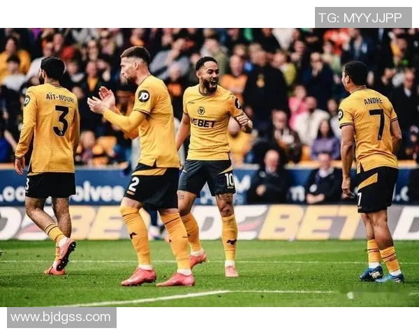 英超精彩对决巴黎圣日耳曼与里昂战平绝杀瞬间引发全场热烈反响