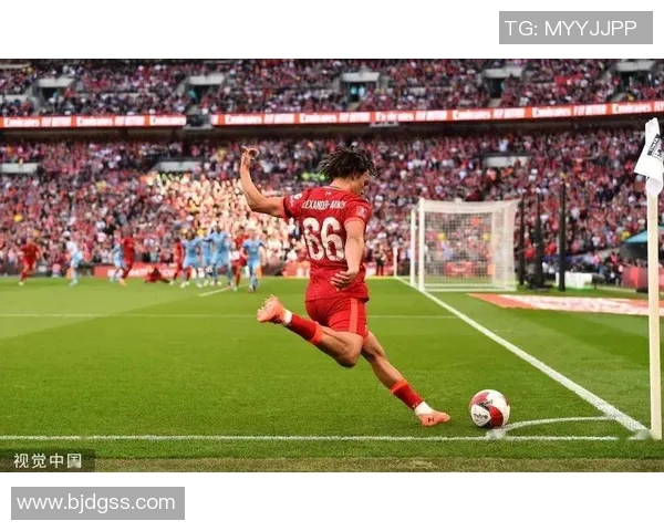 那不勒斯在足总杯中以3-0战胜利物浦补时进球点燃全场激情